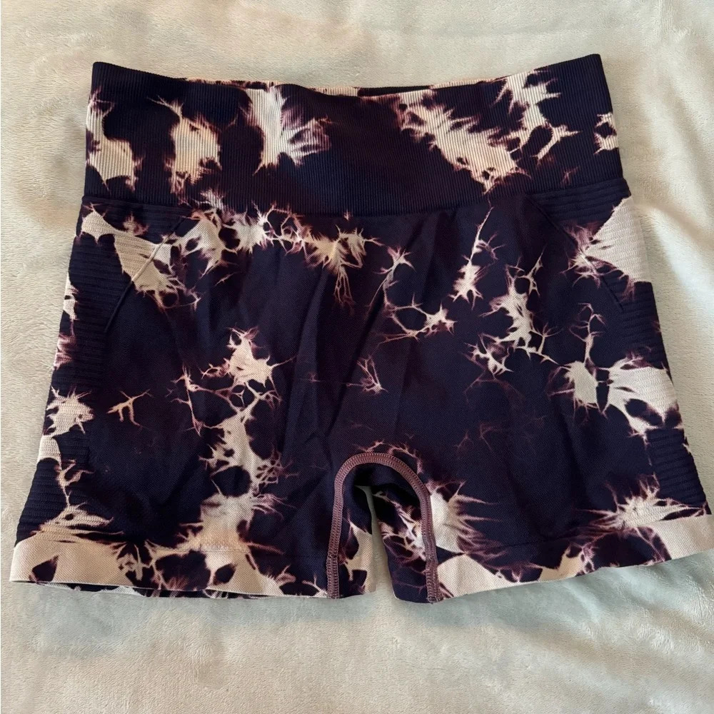 Size SMALL Compression Scrunch Butt Shorts 4” Viral TikTok Shorts! NEW!